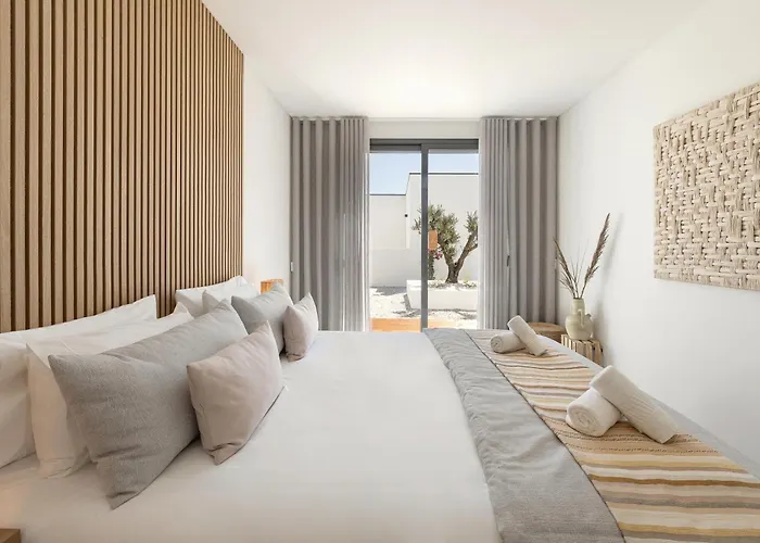 6 Silver Coast Villa